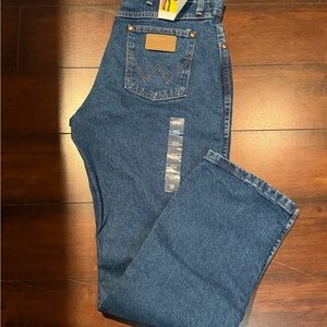 Wrangler Men's Relaxed Fit Blue Jeans